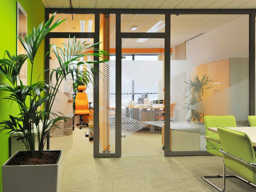 steklena predelna stena