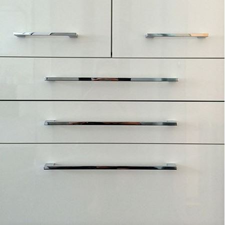 Spletna ponudba pohiÁtvenih roüajev in blaßilcev za vrata